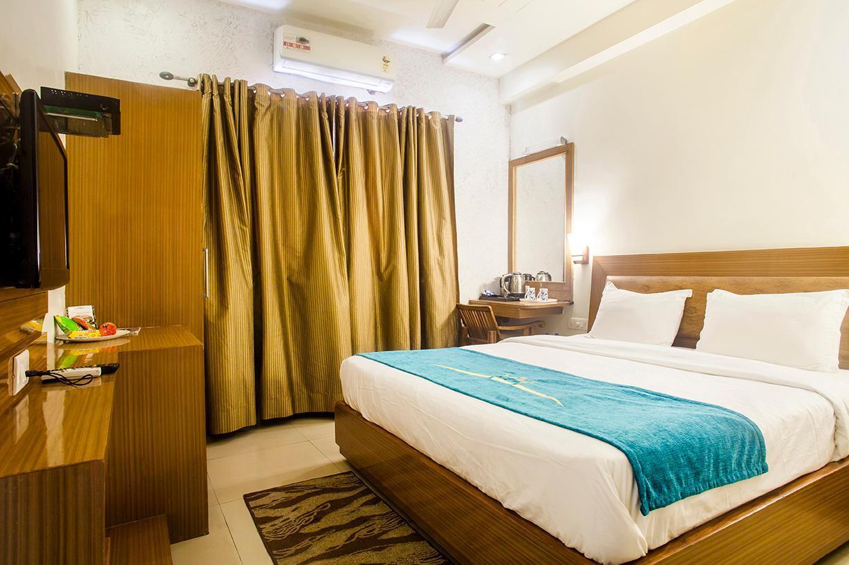 Hotel Poonam Plaza Agra  Eksteriør billede